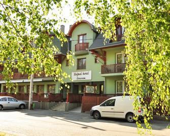 Hotel Hajnal - Mezokovesd - Budova