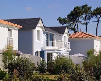 Bon marché ! Maison avec terrasse privée | + Golf - L'Aiguillon-sur-Vie - Edificio