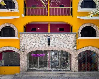 Hostal Casa MX Quinta Avenida - Playa del Carmen - Building