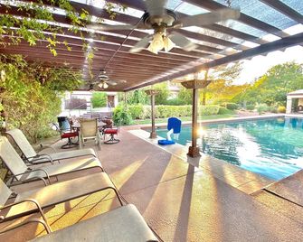 Private Massive Pool Home, Tennis Court, Basketball Court, and Game Room! - Las Vegas - Pool