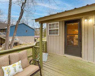Cozy Riverfront Cabin about 2 Mi to Main Street Hardy - Hardy - Balcony