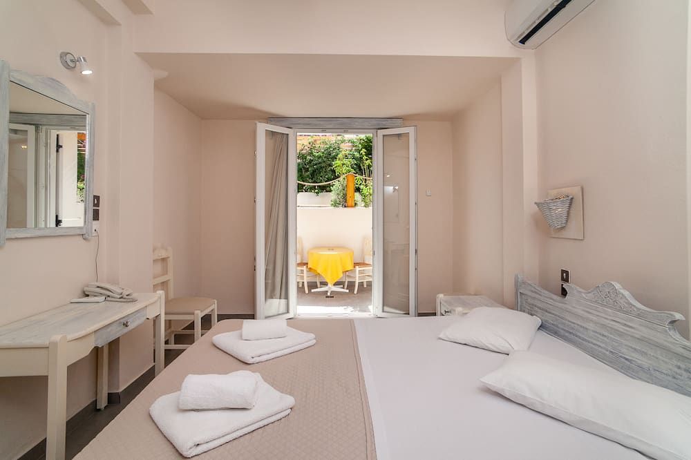 Amaryllis Hotel - Perissa - Schlafzimmer