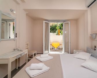 Amaryllis Hotel - Perissa - Schlafzimmer