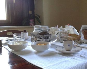 B&B Mamma Elena - Rovito - Buffet