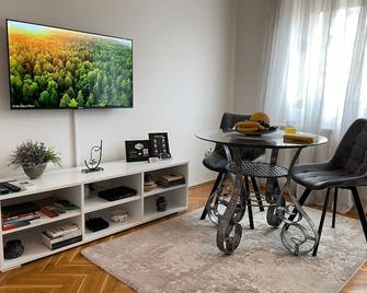 Apartman 62 - Besplatan Gradski Parking - - Novi Sad - Dining room