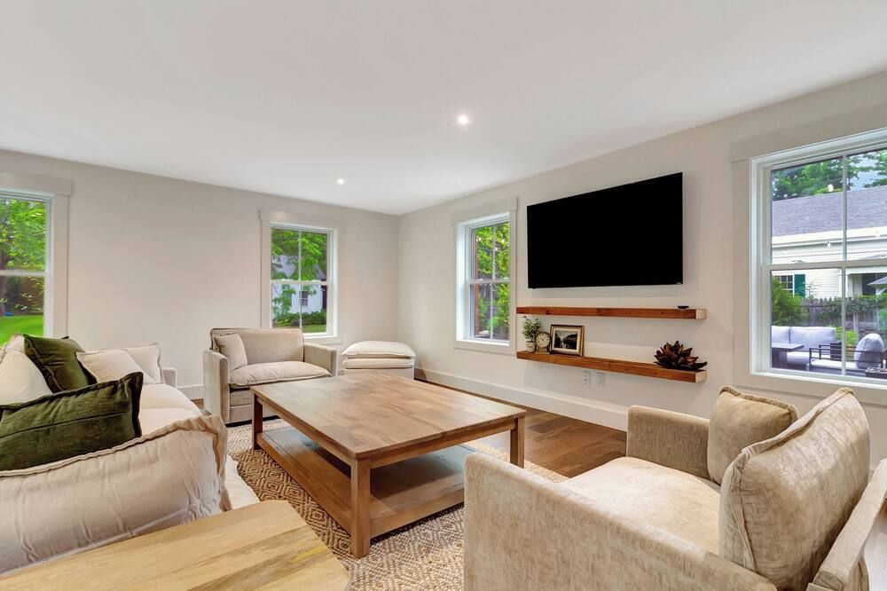 Bright retreat w/ patio near Dorset Quarry - Dorset - Living room