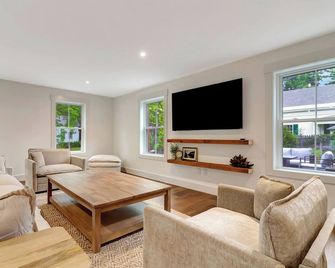 Bright retreat w/ patio near Dorset Quarry - Dorset - Living room