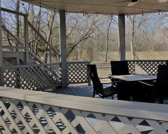 The Silver Spur Resort - Campsite - Canton - Balcón