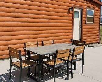 The Potomac Nook - A Rustic Stay Near Blackfoot River - Greenough - Patio