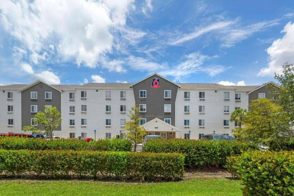 Studio 6 Fort Myers|Cozy Full Bed, Nsmk|Kitchen - Fort Myers - Bygning