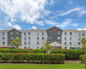 Studio 6 Fort Myers|Cozy Full Bed, Nsmk|Kitchen - Fort Myers - Bygning