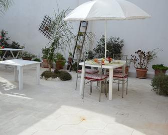 B.B Il Salento Lu Sule, lu Mare, lu Jentu - Monteroni di Lecce - Patio