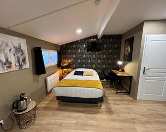 Hotel De La Croisee - Poncin - Habitación