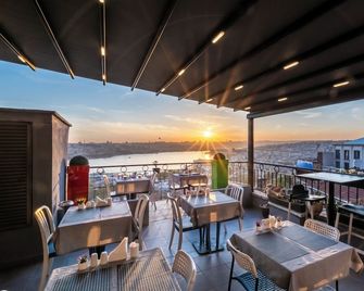 Big Urban Stay Taksim@With Sea View - Estambul - Balcón