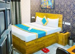 Hotel Eleven (Make Your Stay Comfortable With Us) - Sirsa - Bedroom
