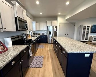 Modern 3-Story House w/ Rooftop - Price - Cucina