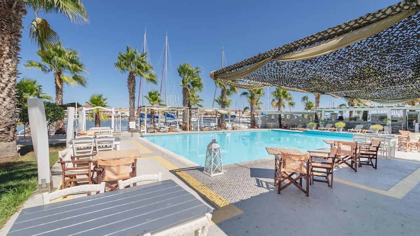 إيانوس هوتل