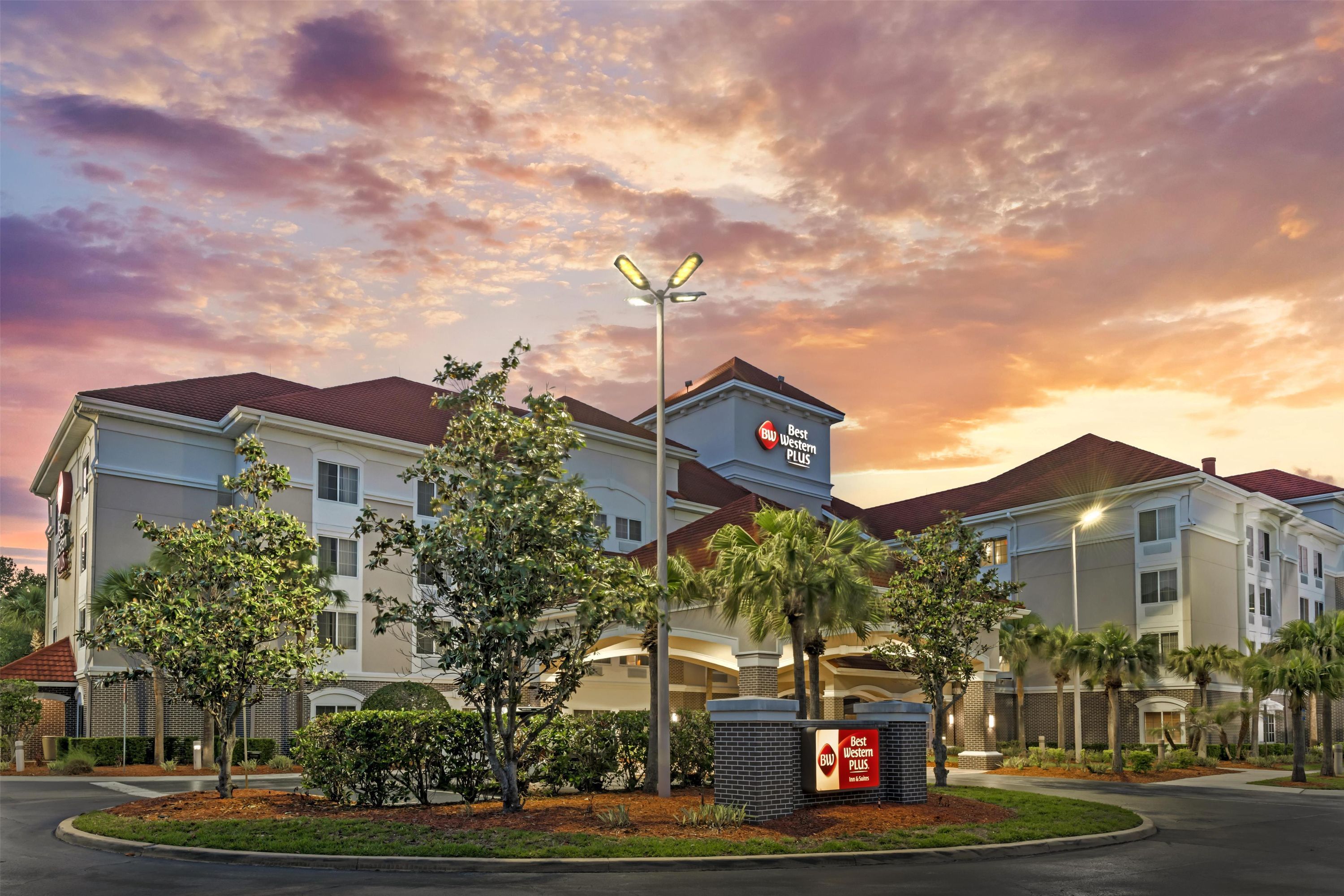 Best Western Plus Orlando Lake Buena Vista South Inn & Suites - קיסימי - בניין