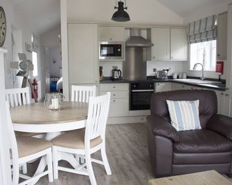 Beaurepaire, Beach House at The Bay Filey. - Filey - Kitchen
