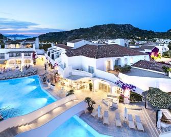 Grand Hotel Poltu Quatu - Arzachena - Piscina