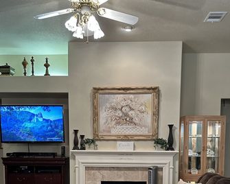 Unwind and Relax 4 Bedroom Stay - Humble - Room amenity