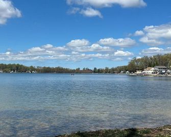Sister Lakes Glamping Cabin at Wonder Wo - Dowagiac