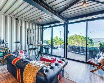 Fallbrook Airplane Home with Fire Pit and Mtn Views! - Temecula - Living room