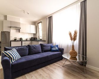 Sopot Baltic Beachside Suites - Sopot - Living room
