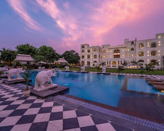 R Chandra Palace - Chaumu - Edificio