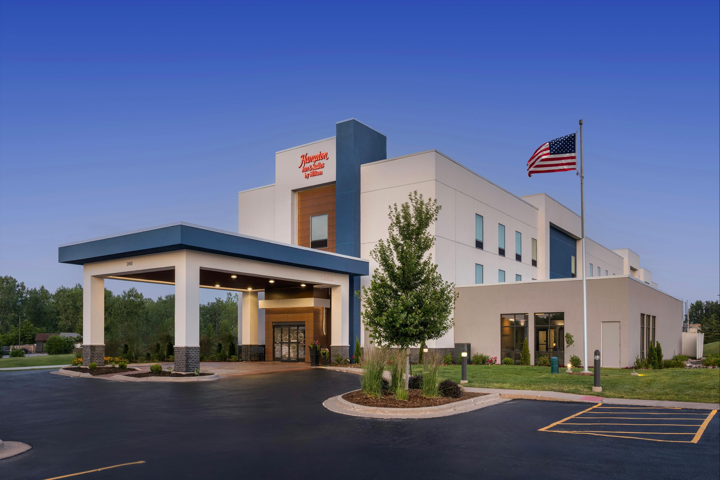 Hampton Inn & Suites Moline-Quad City Int'l Arpt - Moline - Building