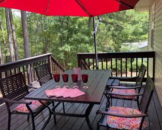 Pretty, Peaceful, Well-Equipped & Near Jsu. Ev Charger - Jacksonville - Balcón