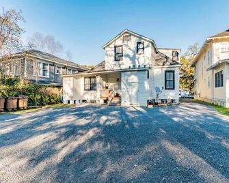 Dauphin District Darling #1-Downtown, Restaurants - Mobile - Edificio