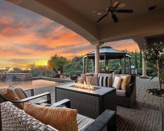 El Dorado Hills Villa Overlooking Folsom Lake! - El Dorado Hills - Patio