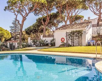 Gorgeous Apartment In Calahonda - Sitio de Calahonda - Pool