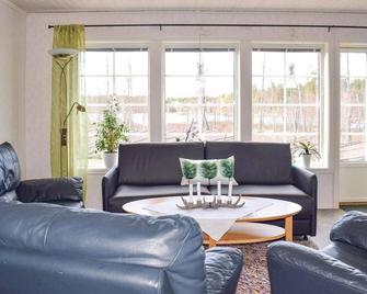 Amazing Home In Tingsryd With Wifi - Ryd - Sala de estar