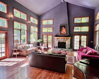 Forest Escape: Luxury Retreat for Large Groups - Roberts Creek - Lounge