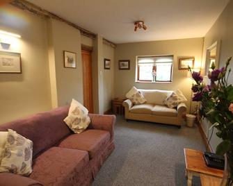 Whitley Elm Cottages - Warwick - Living room