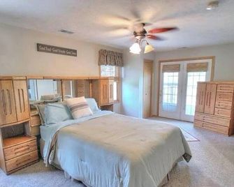 Peaceful Cabin on the Lake - Fremont