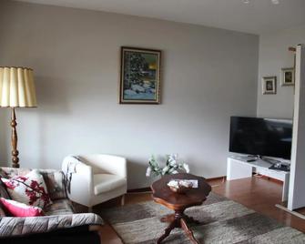 Vanhan Meijerin Majatalo Apartment - Varkaus - Living room