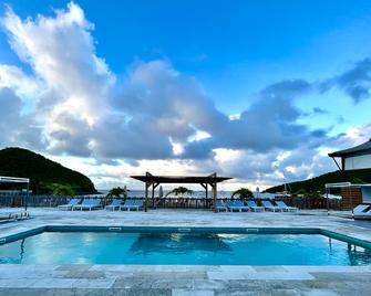 Le Domaine Anse Marcel Beach Resort - Anse-Marcel - Piscina