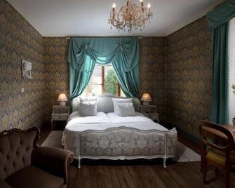 Au Vieux Manoir - Monthey - Schlafzimmer