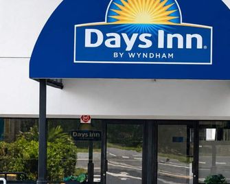Days Inn by Wyndham Gainesville Hospital/University Area - Gainesville - Building