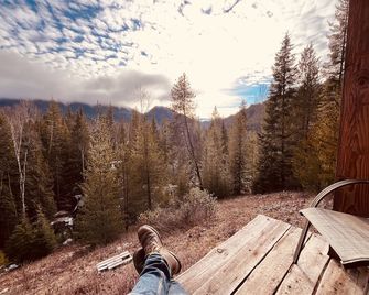 Best West Kootenay Off-Grid Tiny House - Salmo - Balcony