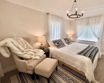 The Reminisce vacation home 5br/3bt,downtown BH - Bar Harbor - Bedroom