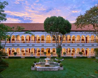 Majapahit Hotel Surabaya - MGallery Collection - Surabaya - Building