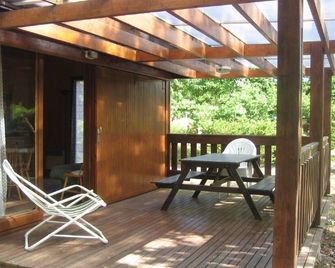 Chalet in PRL in Amélie in the heart of the forest 1km from the beach - Soulac-sur-Mer - Patio