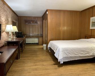 Lincoln Lodge - Champaign - Bedroom