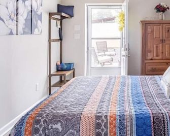 Cozy Concord Cottage - Concord - Bedroom