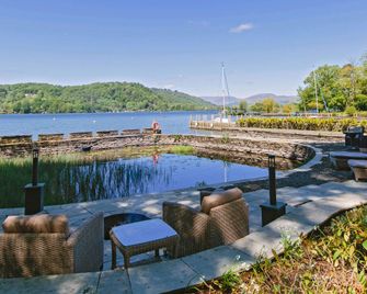 Storrs Hall - Windermere - Patio