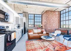 Stunning Architect Loft By Cozysuites - St. Louis - Living room